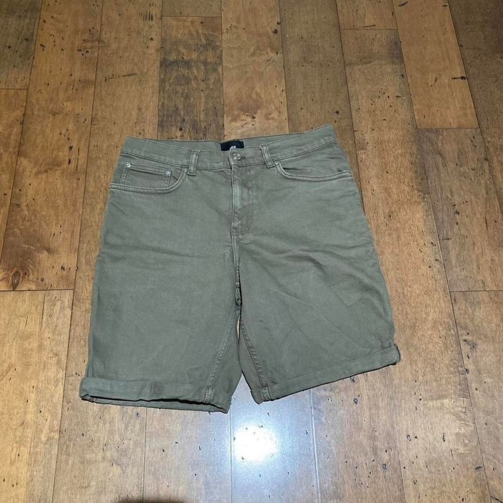 H&M‎ green cargo shorts Size 31